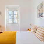 Lx Urban Living, 2br