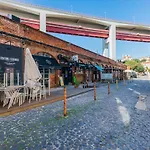 Lx Urban Living, 2br *